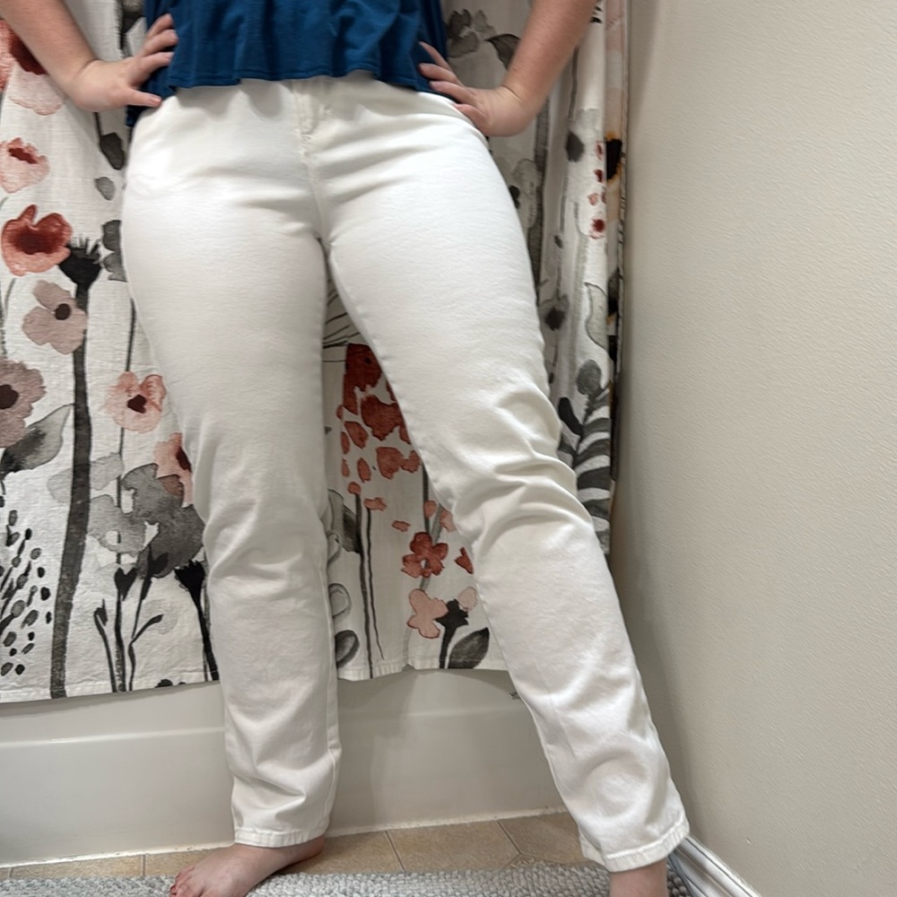 Women’s Gloria Vanderbilt White Skinny “Amanda” Jeans. Size 8